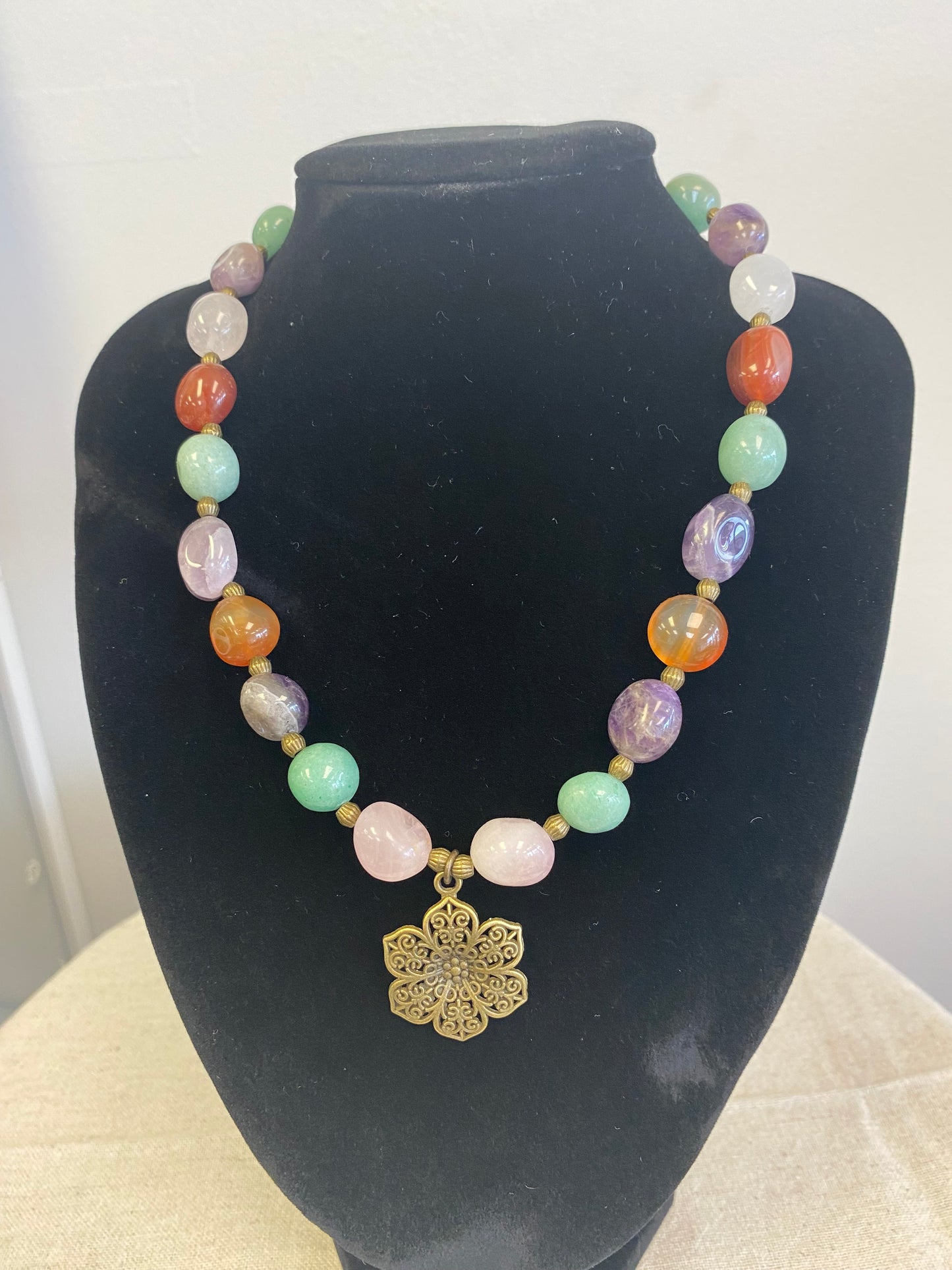 Намисто з підвіскою Квітка-Agate, Quartz, Amethyst, Avanturine
