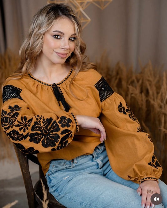 Embroidered blouse/..жіноча вишиванка