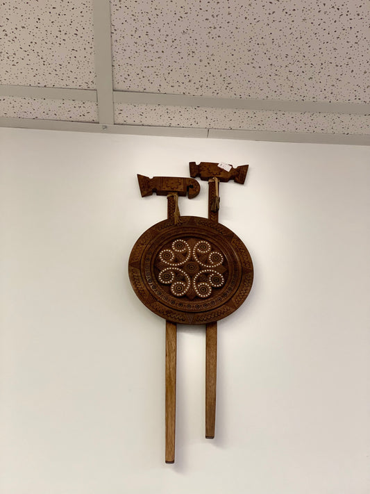 Український сувенір тарілка з сокирами!