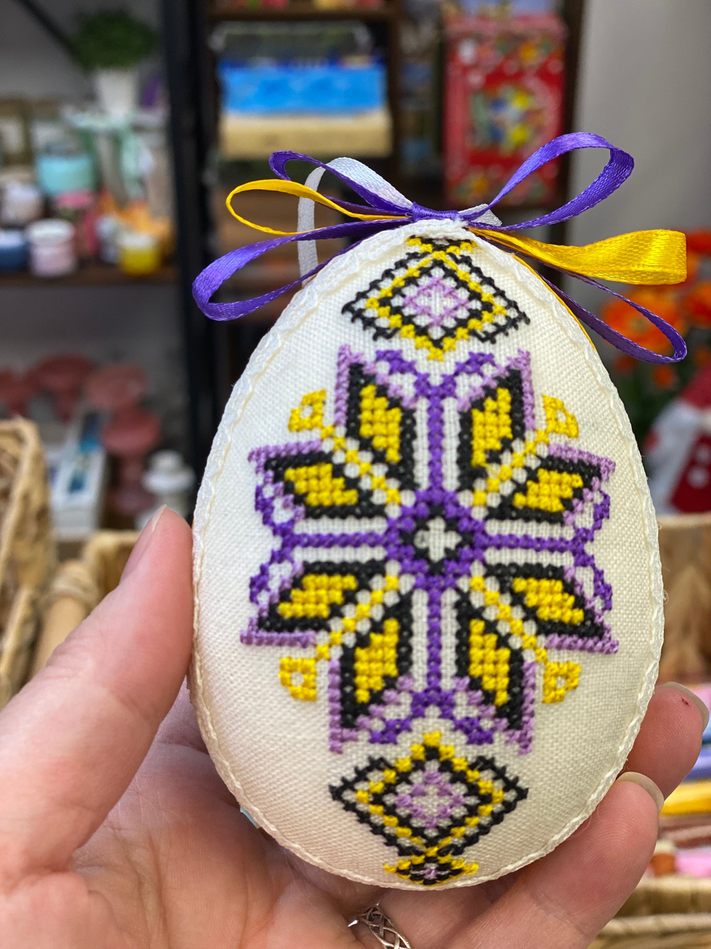 Вишита писанка (середня)