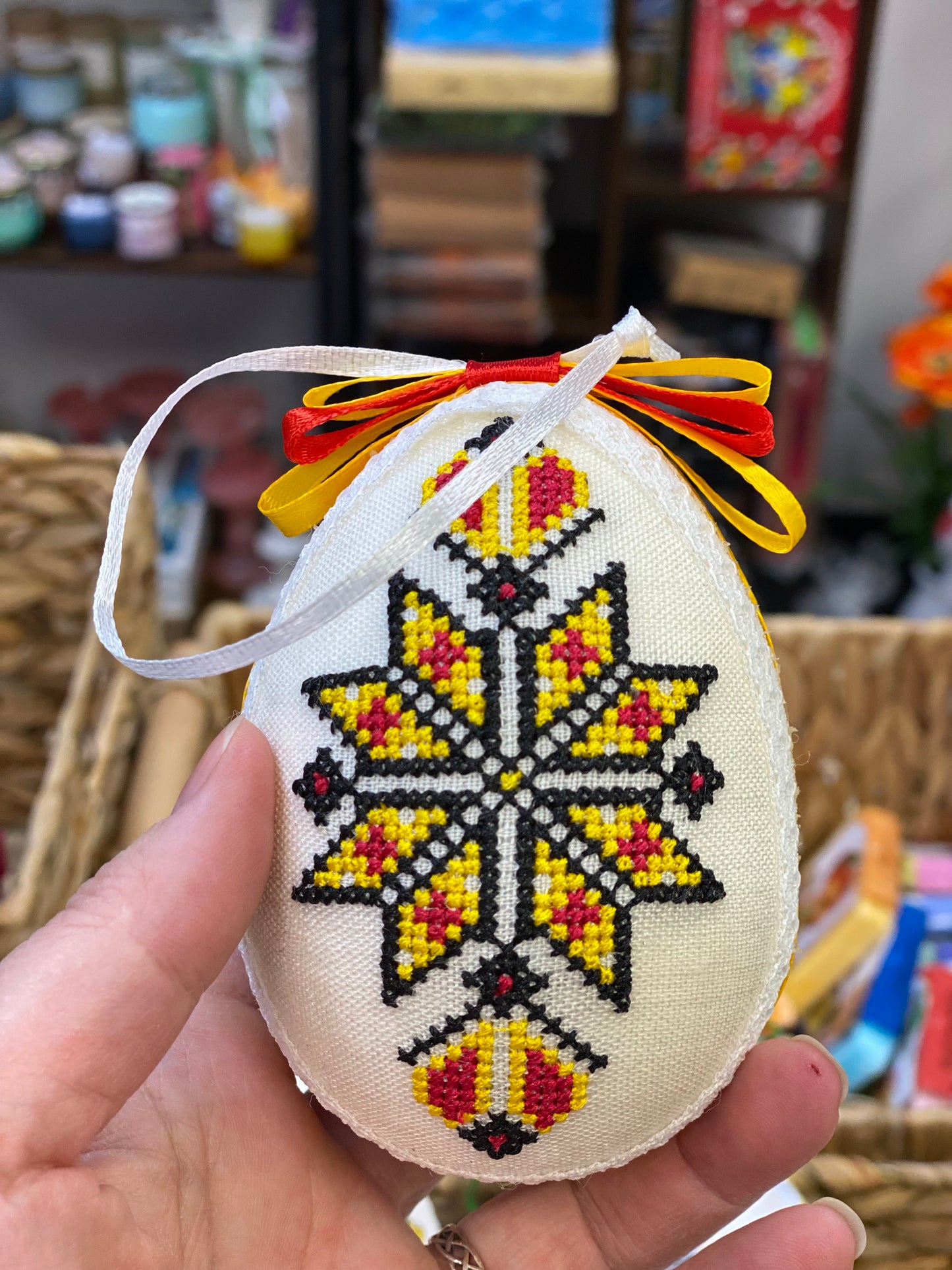 Вишита писанка (середня)
