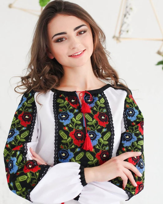 Embroidered blouse/..жіноча вишиванка